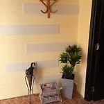 Amicii דירה *