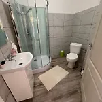 Amicii דירה *